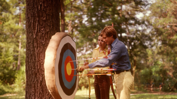 Brändi&shy;markkinointi vai taktinen mainonta?